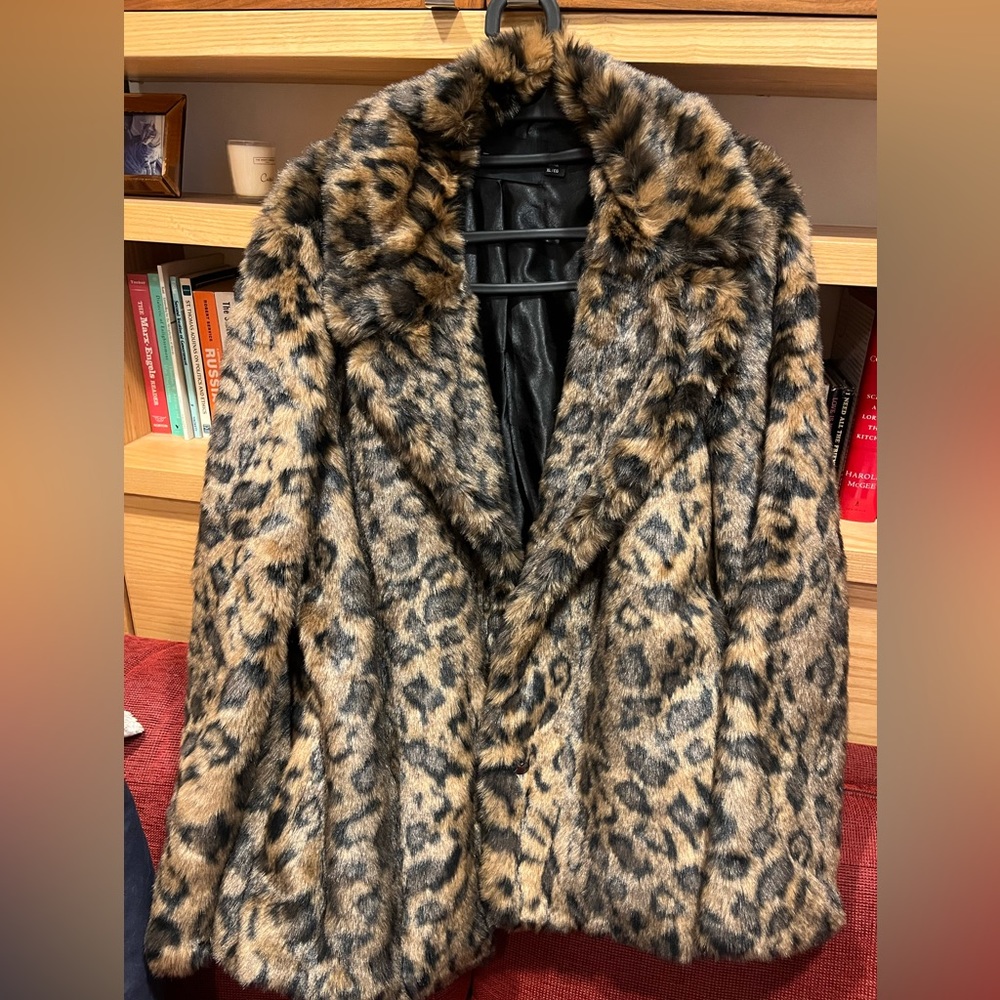 Fabulous faux cheetah Tahari coat, XL (14/16)